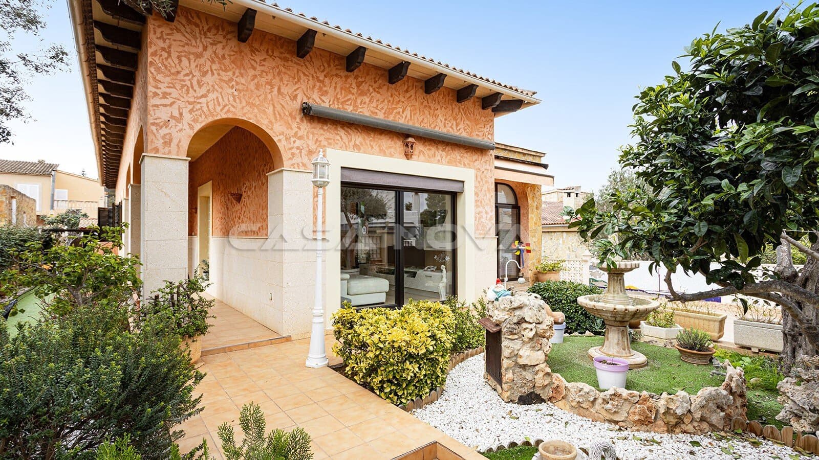 3 makuuhuone Huvila myytävänä paikassa El Toro / Port Adriano mukana uima-altaan 
autotalli - 1 290 000 € (Ref: 9687441)