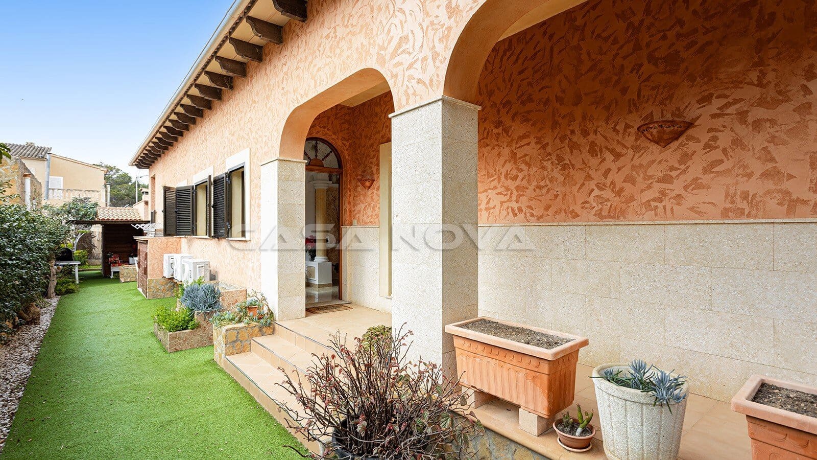 3 makuuhuone Huvila myytävänä paikassa El Toro / Port Adriano mukana uima-altaan 
autotalli - 1 290 000 € (Ref: 9687441)