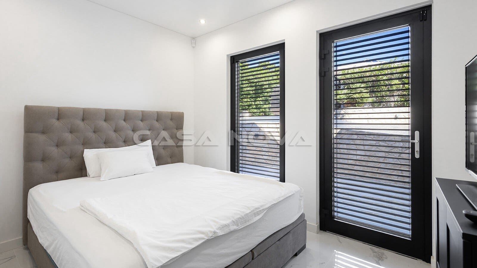 4 bedroom Villa for sale in Santa Ponsa with pool garage - € 2,990,000 (Ref: 9838704)