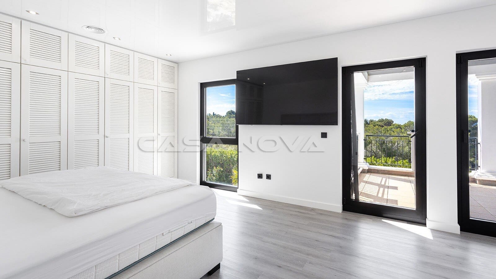 4 bedroom Villa for sale in Santa Ponsa with pool garage - € 2,990,000 (Ref: 9838704)