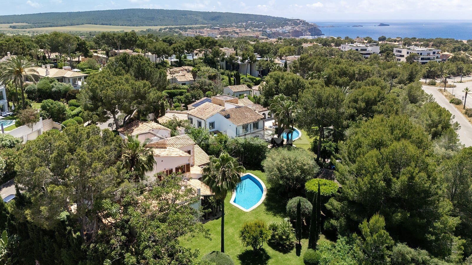4 bedroom Villa for sale in Santa Ponsa with pool - € 2,990,000 (Ref: 9850542)
