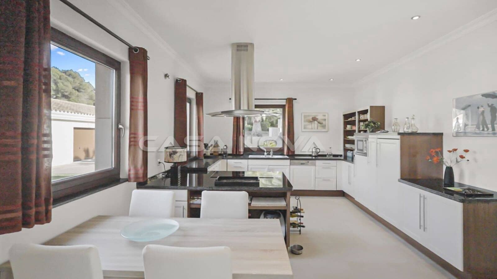 4 bedroom Villa for sale in Santa Ponsa with pool - € 4,750,000 (Ref: 9854651)