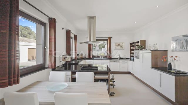 4 soveværelse Villa til salg i Santa Ponsa, Calvià med swimmingpool - € 4.750.000 (Ref: 9854651)