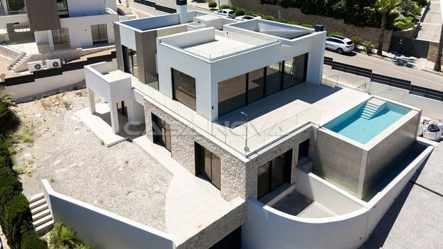 4 soveværelse Villa til salg i Santa Ponsa, Calvià med swimmingpool - € 5.250.000 (Ref: 9895396)