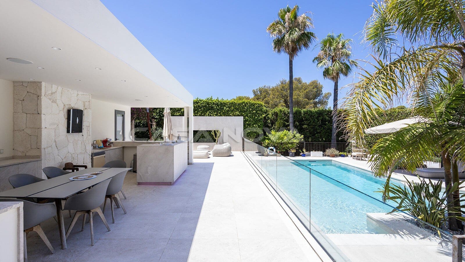 4 bedroom Villa for sale in Santa Ponsa with pool - € 4,750,000 (Ref: 9935077)