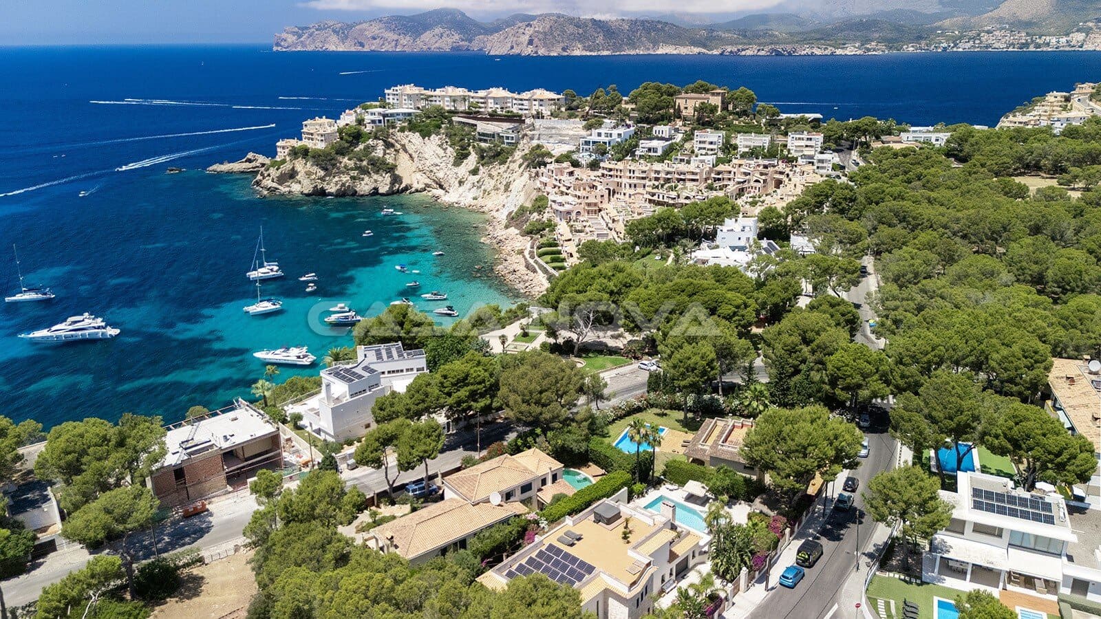 4 bedroom Villa for sale in Santa Ponsa with pool - € 4,750,000 (Ref: 9935077)