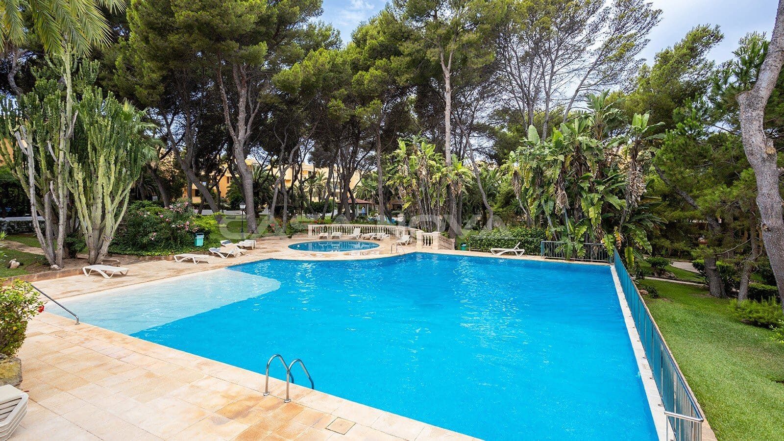 Apartamento de 2 habitaciones en Santa Ponsa en venta con piscina - 1.195.000 € (Ref: 9973855)