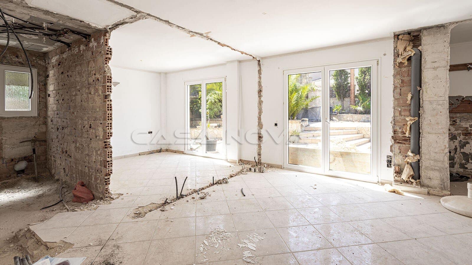 Villa til salgs i Santa Ponsa med svømmebasseng - € 1 995 000 (Ref: 9977679)