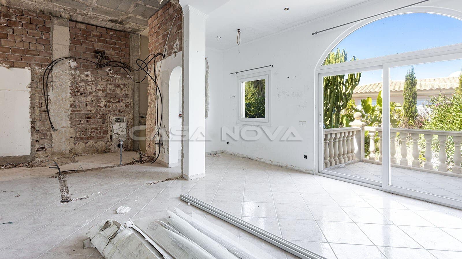 Villa til salgs i Santa Ponsa med svømmebasseng - € 1 995 000 (Ref: 9977679)