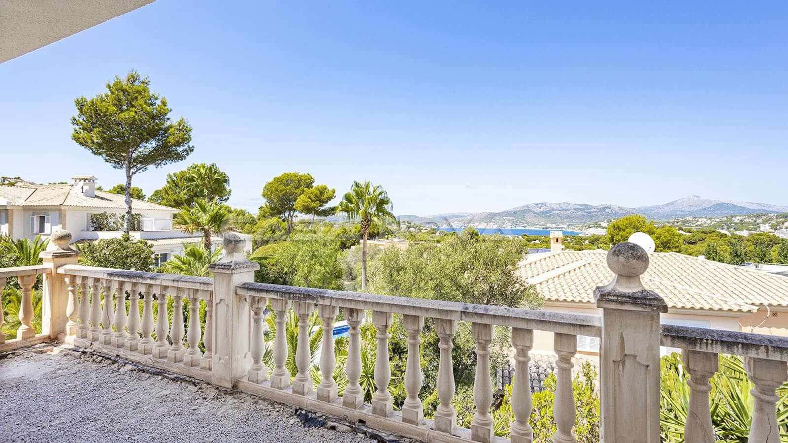 Villa til salgs i Santa Ponsa med svømmebasseng - € 1 995 000 (Ref: 9977679)