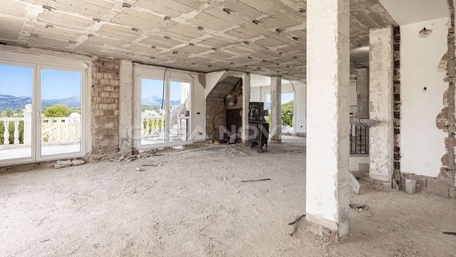 Villa til salgs i Santa Ponsa, Calvià med svømmebasseng - € 1 995 000 (Ref: 9977679)