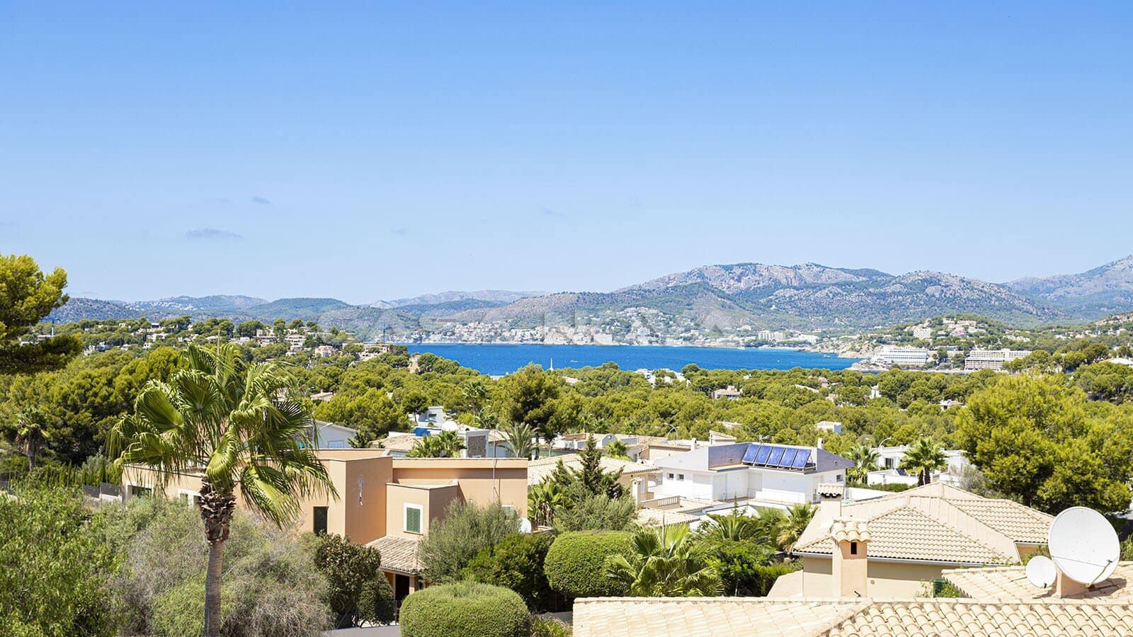 Villa til salgs i Santa Ponsa med svømmebasseng - € 1 995 000 (Ref: 9977679)