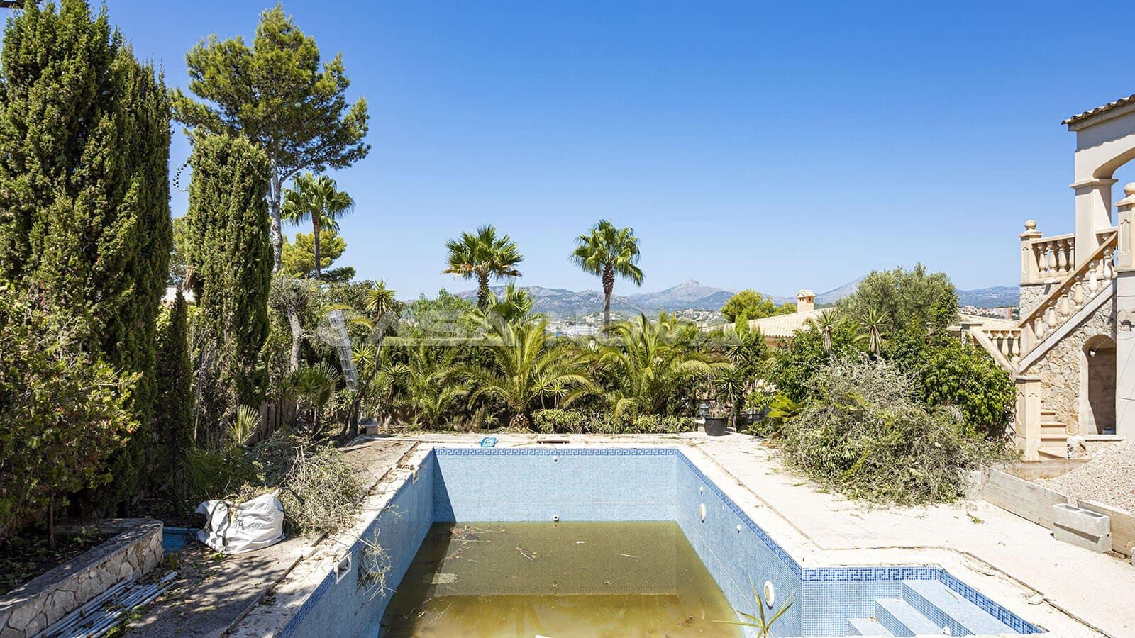 Villa til salgs i Santa Ponsa med svømmebasseng - € 1 995 000 (Ref: 9977679)