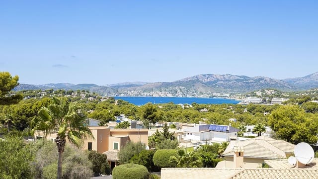 Villa til salgs i Santa Ponsa, Calvià med svømmebasseng - € 1 995 000 (Ref: 9977679)