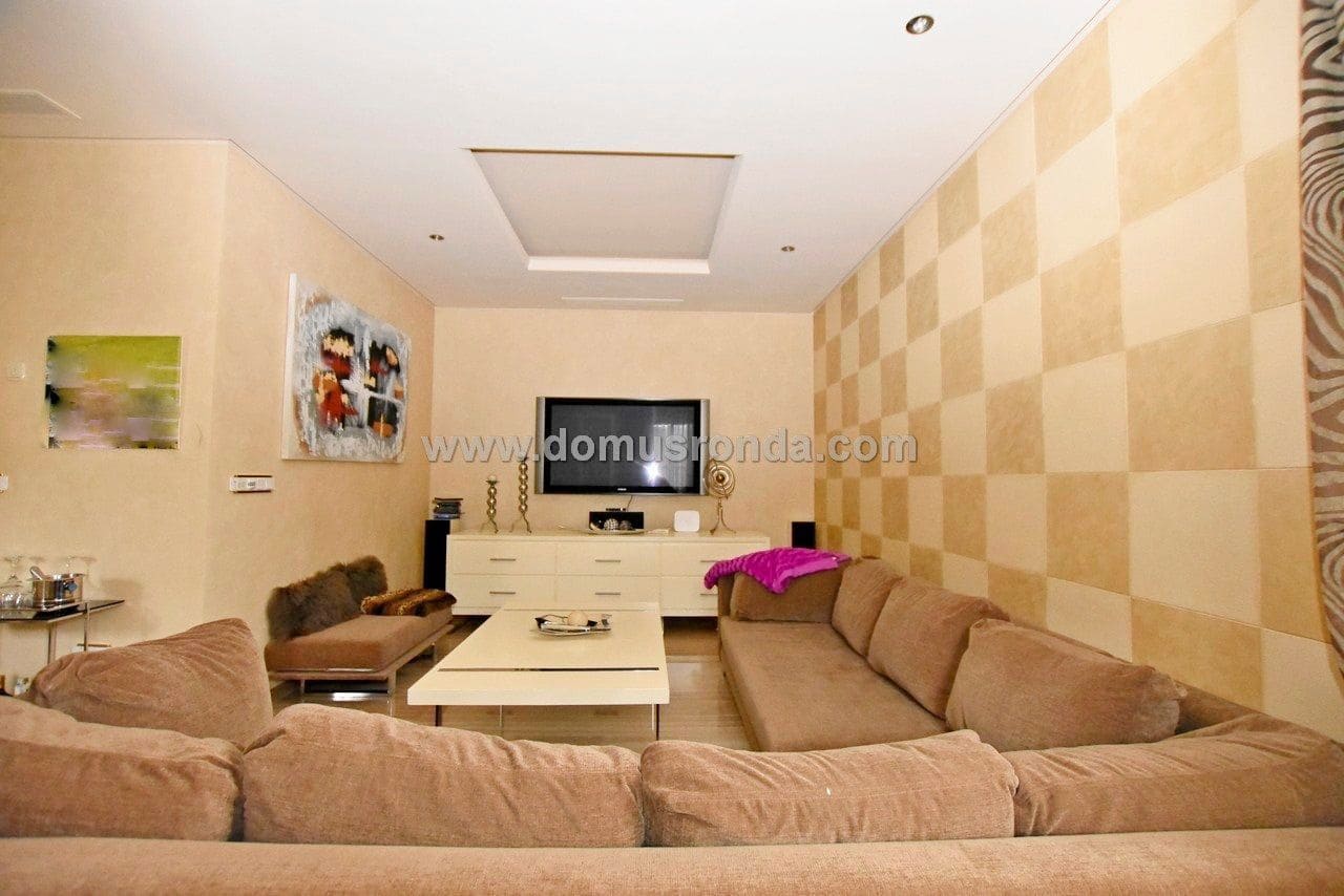 5 soveværelse Villa til salg i Ronda med swimmingpool garage - € 750.000 (Ref: 5516722)