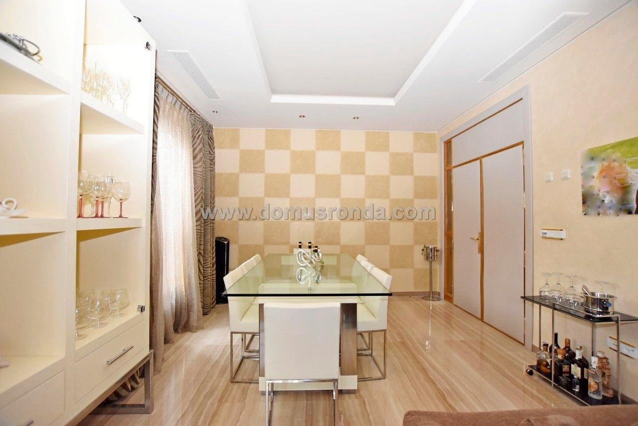 5 soveværelse Villa til salg i Ronda med swimmingpool garage - € 750.000 (Ref: 5516722)