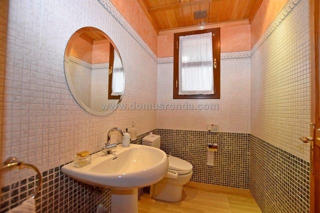 5 soverom Villa til salgs i Ronda med svømmebasseng garasje - € 750 000 (Ref: 5516722)