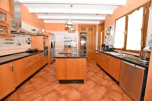 5 soverom Villa til salgs i Ronda med svømmebasseng garasje - € 750 000 (Ref: 5516722)