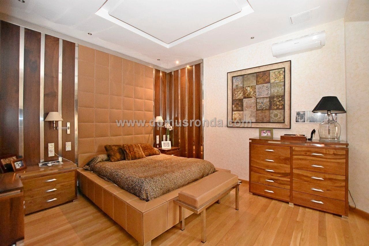 5 soveværelse Villa til salg i Ronda med swimmingpool garage - € 750.000 (Ref: 5516722)