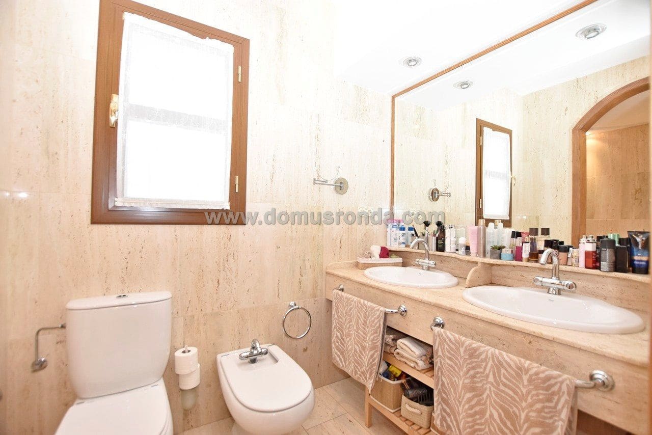 5 soveværelse Villa til salg i Ronda med swimmingpool garage - € 750.000 (Ref: 5516722)