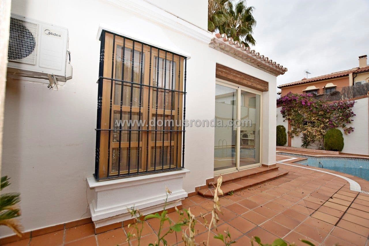 5 soveværelse Villa til salg i Ronda med swimmingpool garage - € 750.000 (Ref: 5516722)