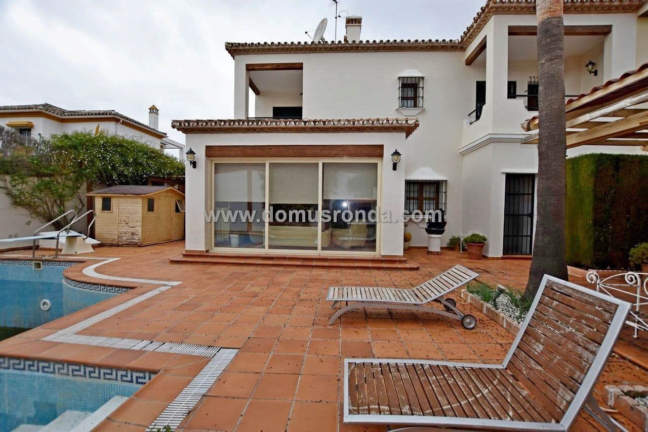 5 soveværelse Villa til salg i Ronda med swimmingpool garage - € 750.000 (Ref: 5516722)