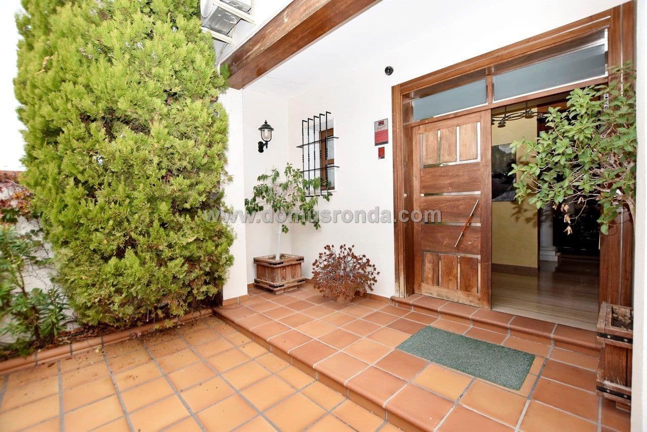 5 soveværelse Villa til salg i Ronda med swimmingpool garage - € 750.000 (Ref: 5516722)