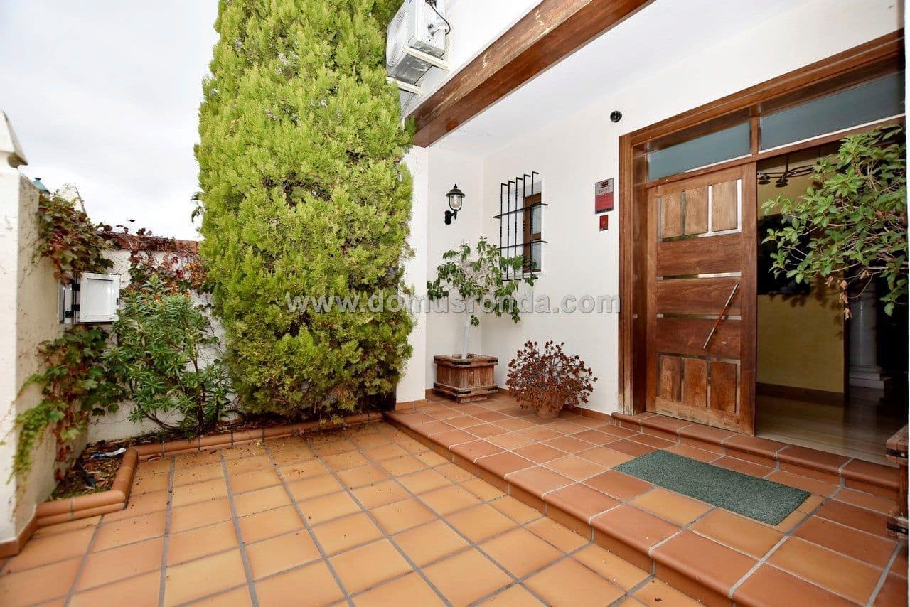 5 soveværelse Villa til salg i Ronda med swimmingpool garage - € 750.000 (Ref: 5516722)