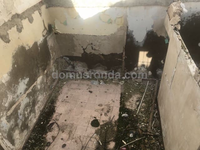 Villa til salg i Serrato - € 25.500 (Ref: 5521940)