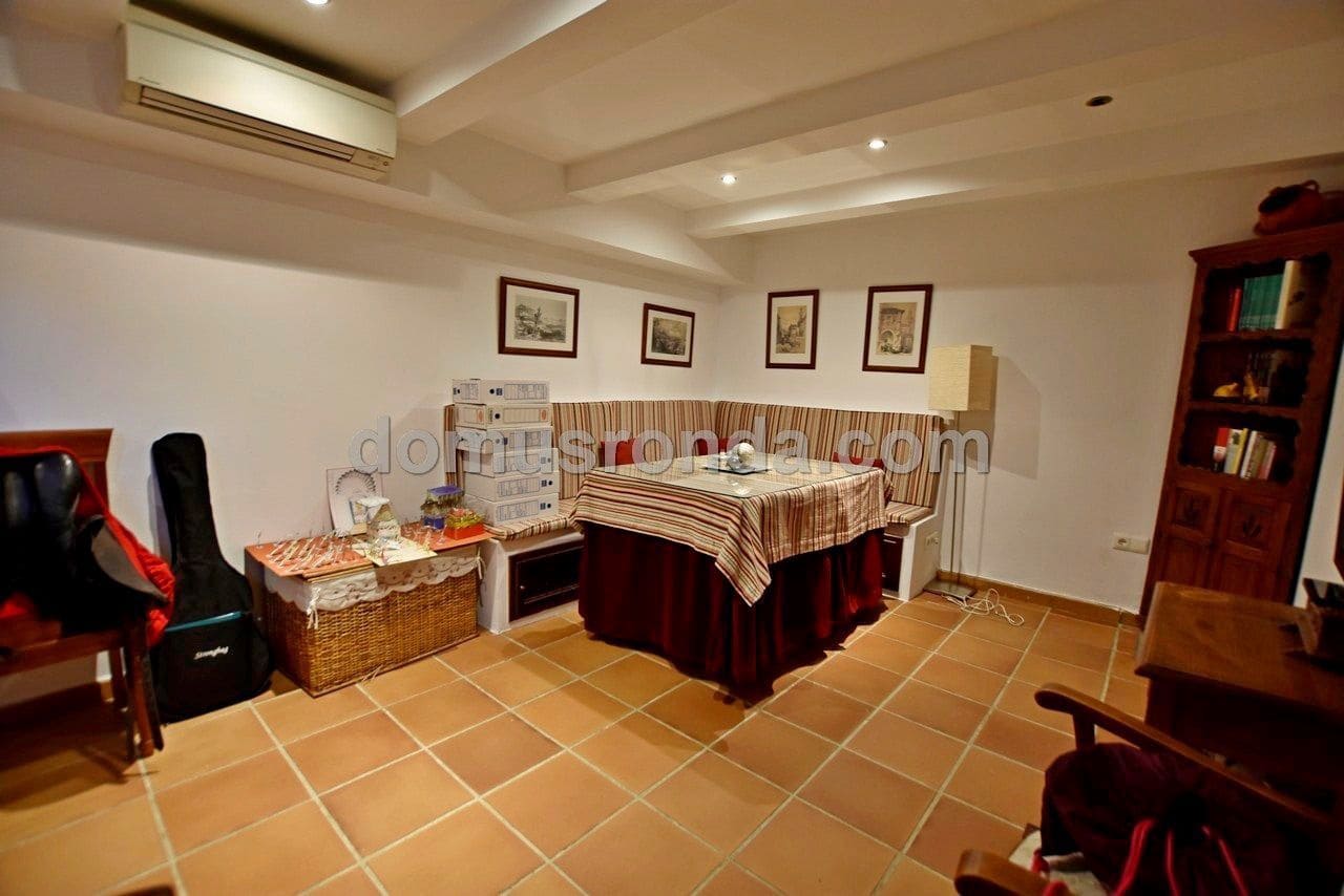 3 soveværelse Villa til salg i Ronda med swimmingpool - € 260.000 (Ref: 5521942)