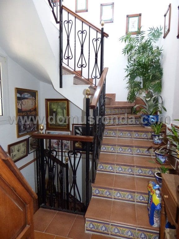 4 soveværelse Villa til salg i Ronda med swimmingpool garage - € 630.000 (Ref: 5521944)