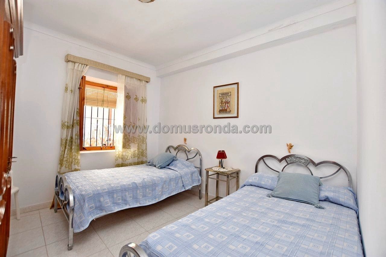 7 soveværelse Villa til salg i Cortes de la Frontera - € 130.000 (Ref: 6045922)