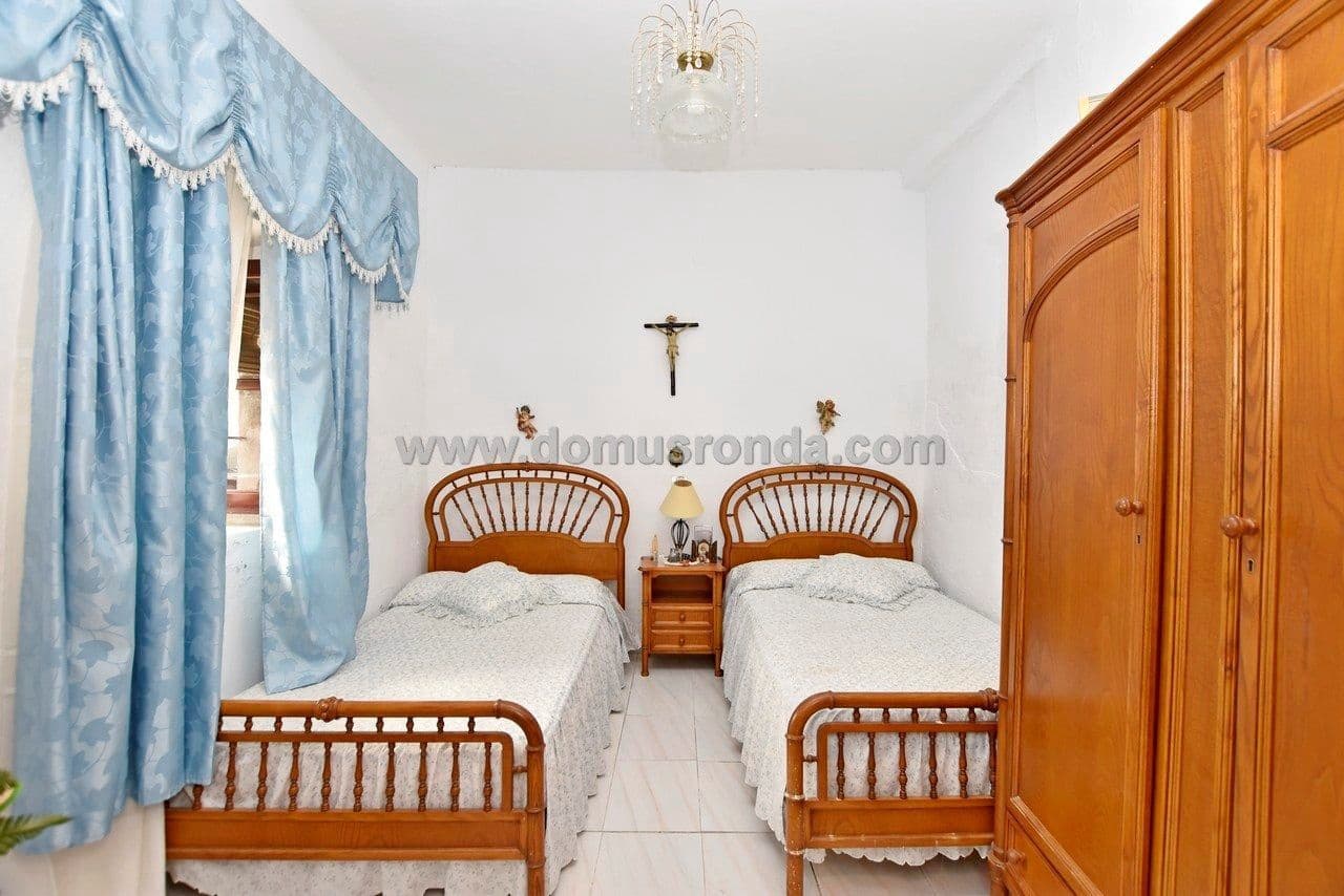 7 soveværelse Villa til salg i Cortes de la Frontera - € 130.000 (Ref: 6045922)