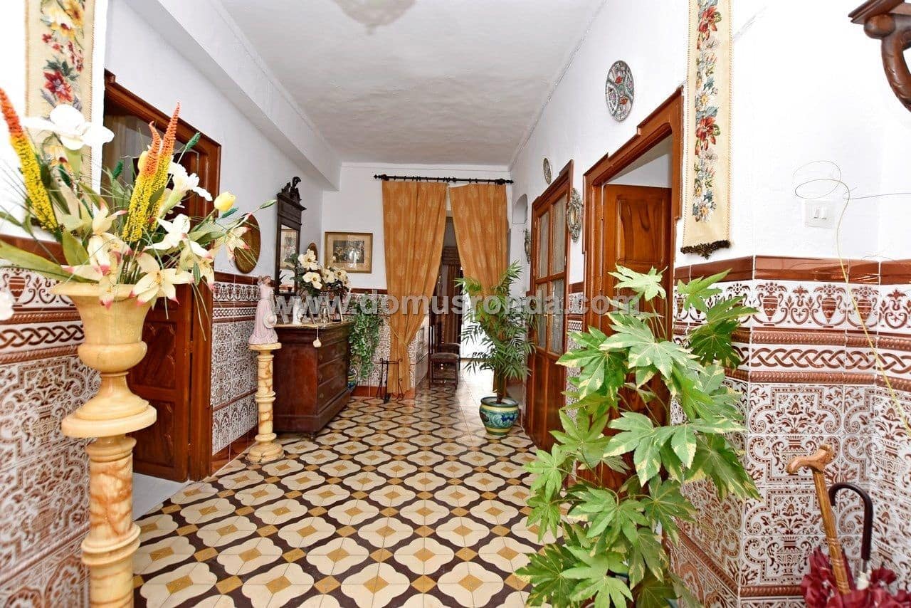 7 soveværelse Villa til salg i Cortes de la Frontera - € 130.000 (Ref: 6045922)