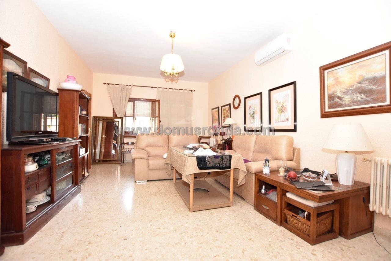 5 soveværelse Villa til salg i Ronda med swimmingpool garage - € 650.000 (Ref: 6237515)