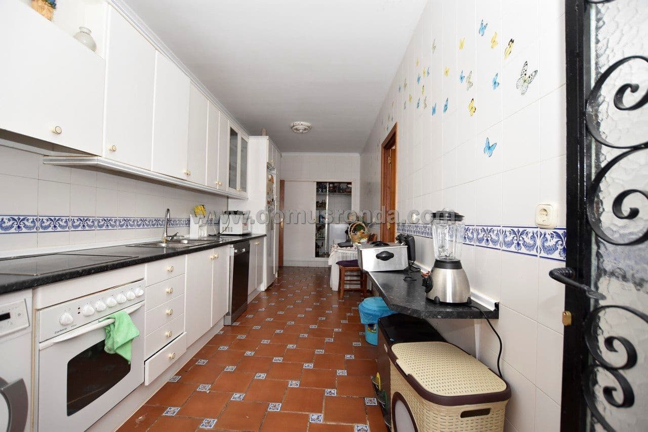 5 soveværelse Villa til salg i Ronda med swimmingpool garage - € 650.000 (Ref: 6237515)