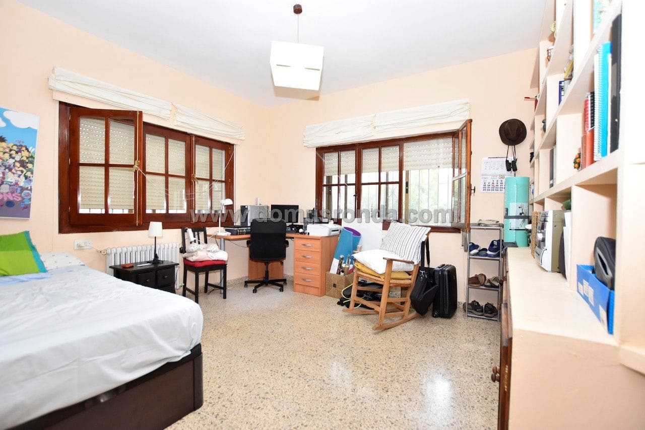 5 soveværelse Villa til salg i Ronda med swimmingpool garage - € 650.000 (Ref: 6237515)