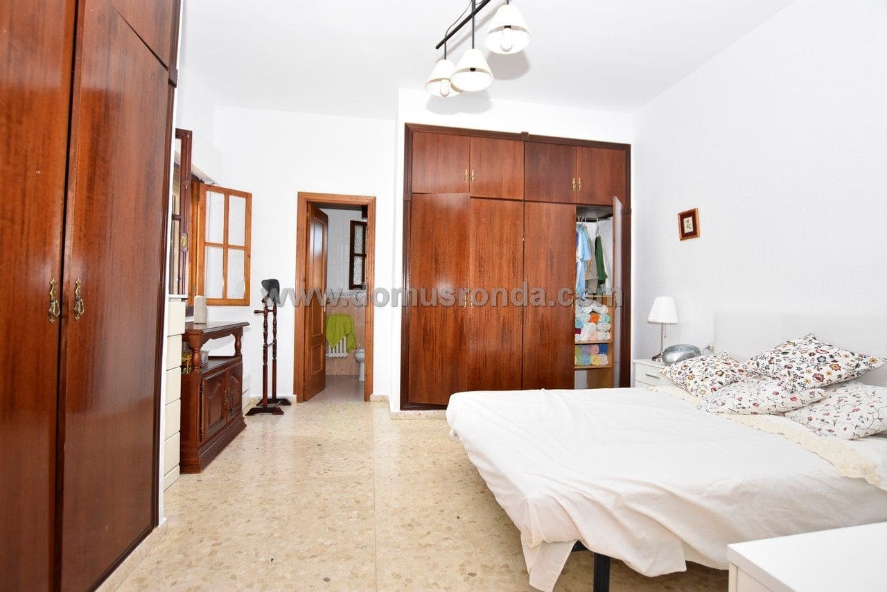 5 soveværelse Villa til salg i Ronda med swimmingpool garage - € 650.000 (Ref: 6237515)