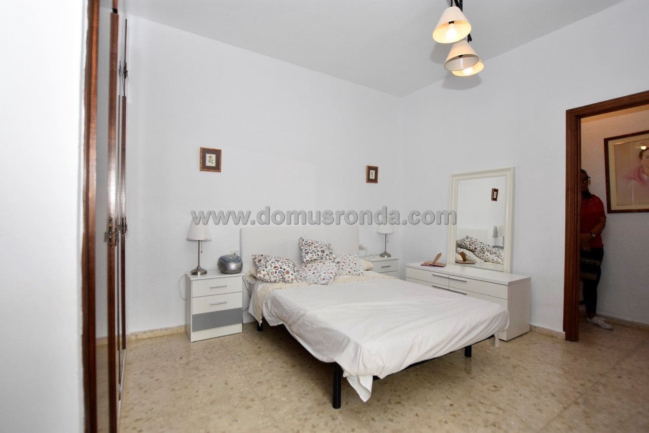 5 soveværelse Villa til salg i Ronda med swimmingpool garage - € 650.000 (Ref: 6237515)