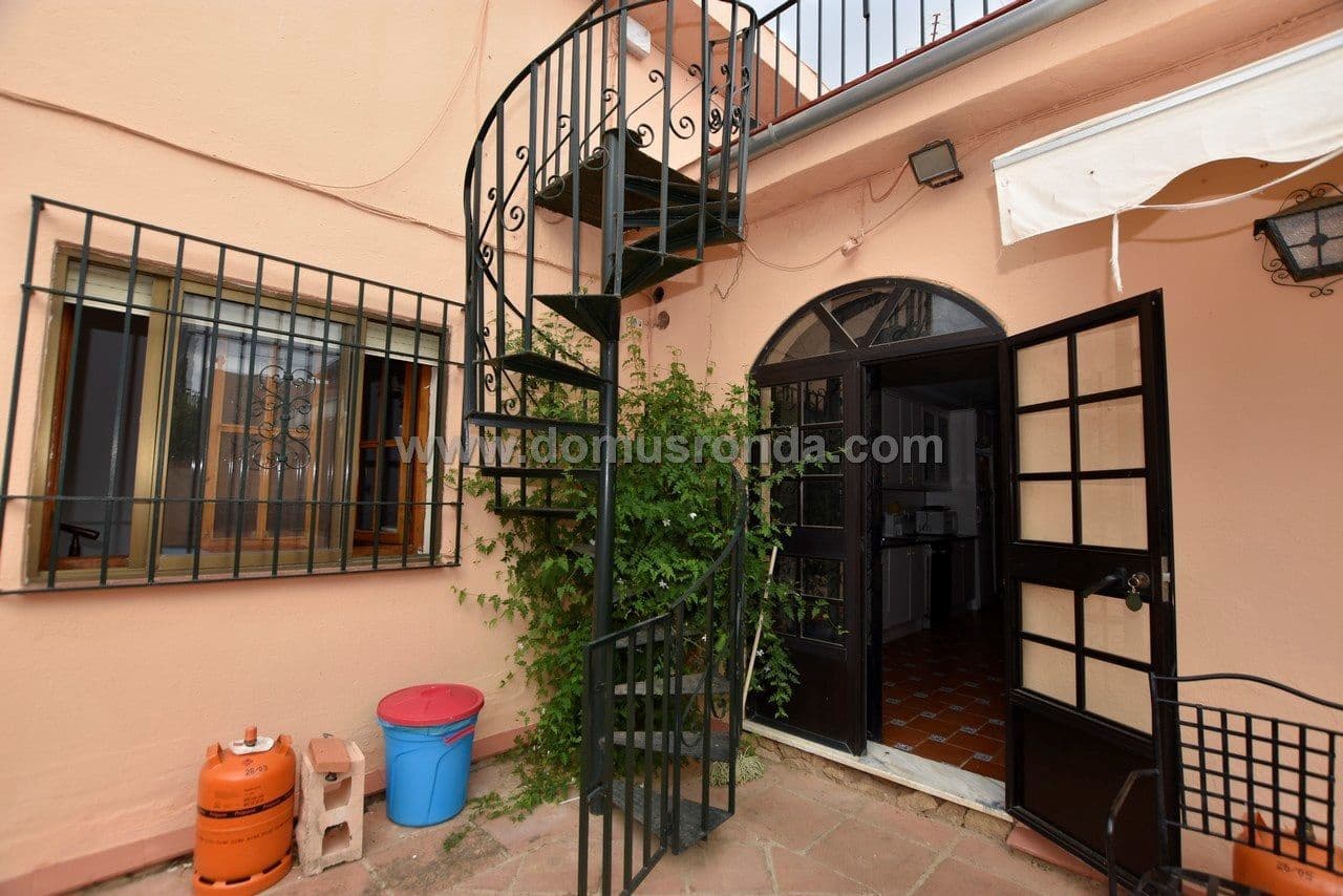 5 soveværelse Villa til salg i Ronda med swimmingpool garage - € 650.000 (Ref: 6237515)