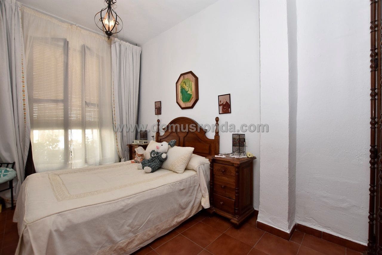 10 bedroom Villa for sale in Ronda - € 380,000 (Ref: 6240870)