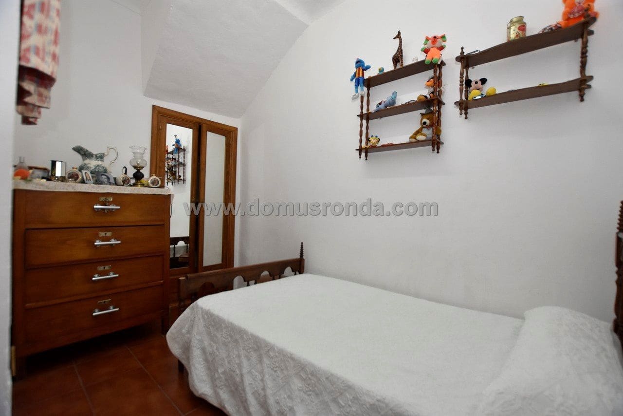 10 bedroom Villa for sale in Ronda - € 380,000 (Ref: 6240870)