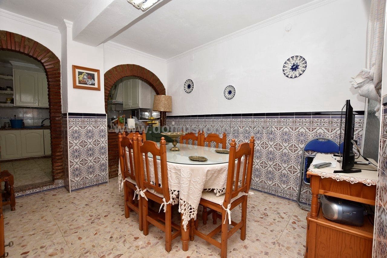 10 bedroom Villa for sale in Ronda - € 380,000 (Ref: 6240870)