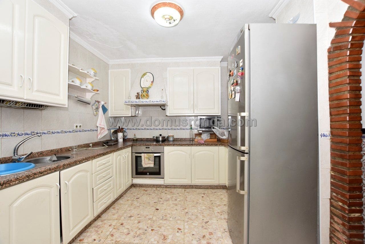 10 bedroom Villa for sale in Ronda - € 380,000 (Ref: 6240870)