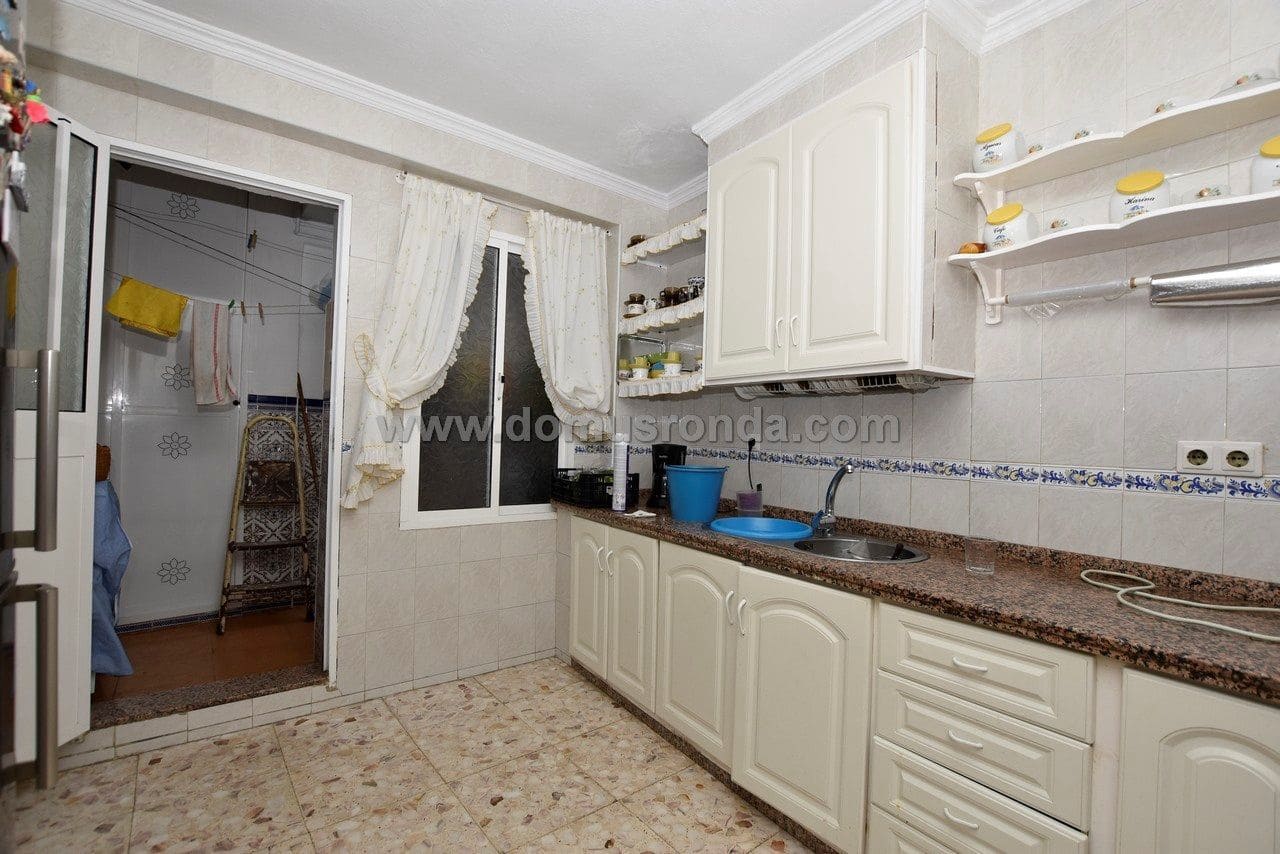 10 bedroom Villa for sale in Ronda - € 380,000 (Ref: 6240870)