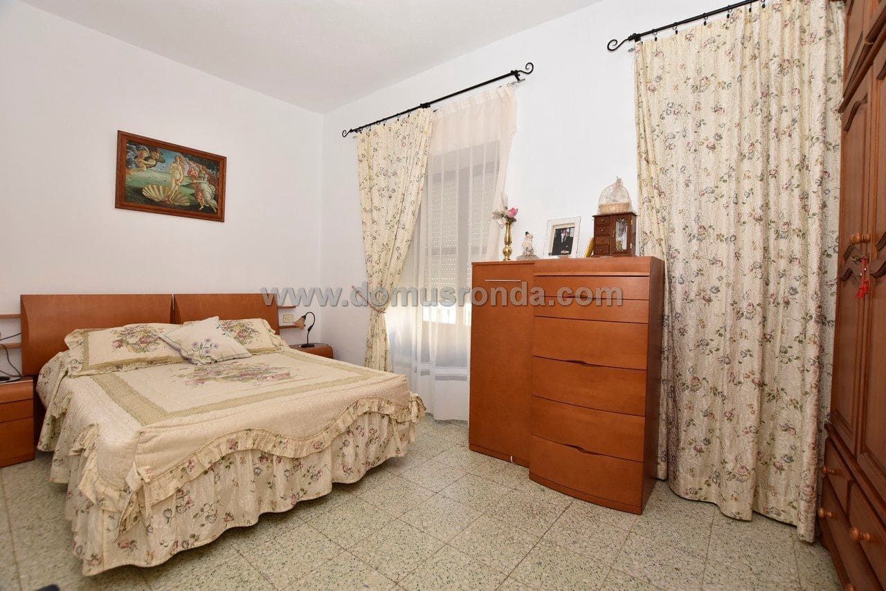 10 bedroom Villa for sale in Ronda - € 380,000 (Ref: 6240870)