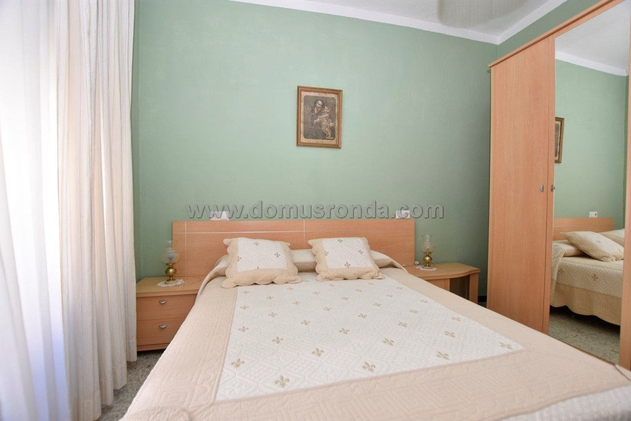10 bedroom Villa for sale in Ronda - € 380,000 (Ref: 6240870)