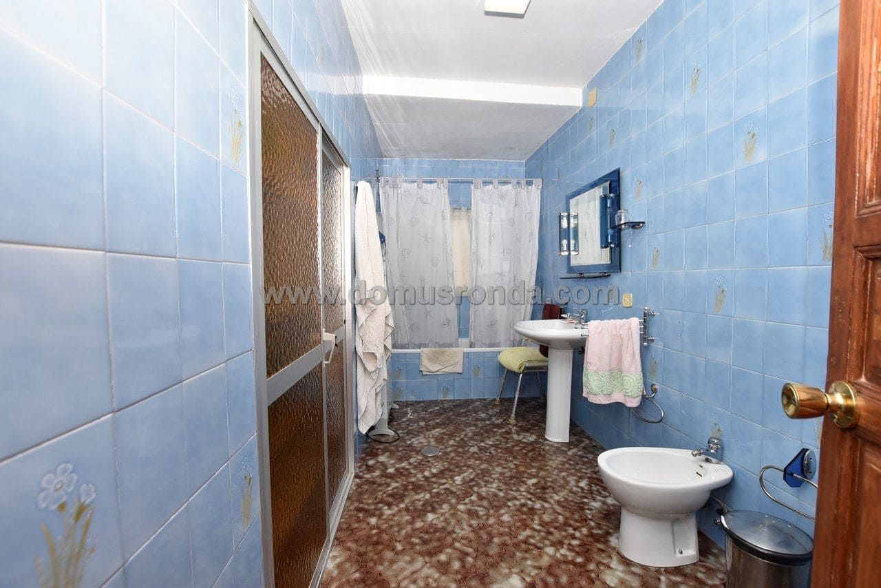 10 bedroom Villa for sale in Ronda - € 380,000 (Ref: 6240870)