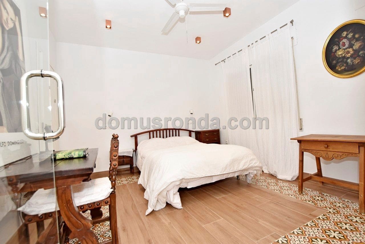 3 makuuhuone Huvila myytävänä paikassa Ronda mukana uima-altaan 
autotalli - 525 000 € (Ref: 6249115)