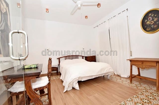 3 makuuhuone Huvila myytävänä paikassa Ronda mukana uima-altaan 
autotalli - 525 000 € (Ref: 6249115)